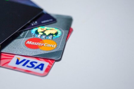 A bankkártyás fizetés előnyei a készpénzessel szemben