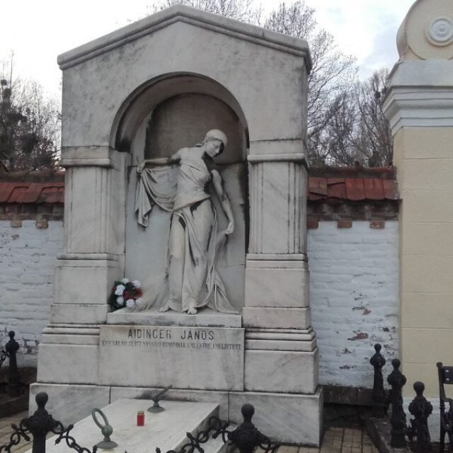 Aidinger János síremléke